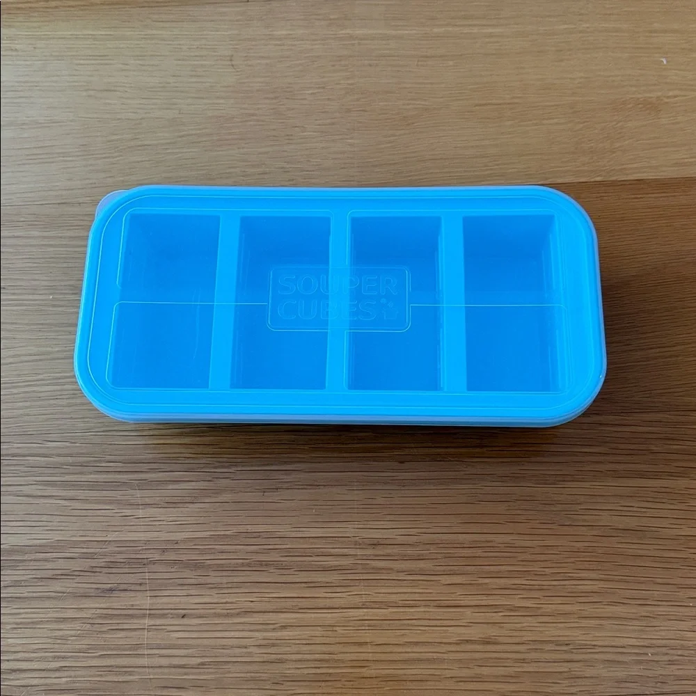 Blue Food Storage Tray with Lid - Flexible Silicone Portions - Picture 4 of 7